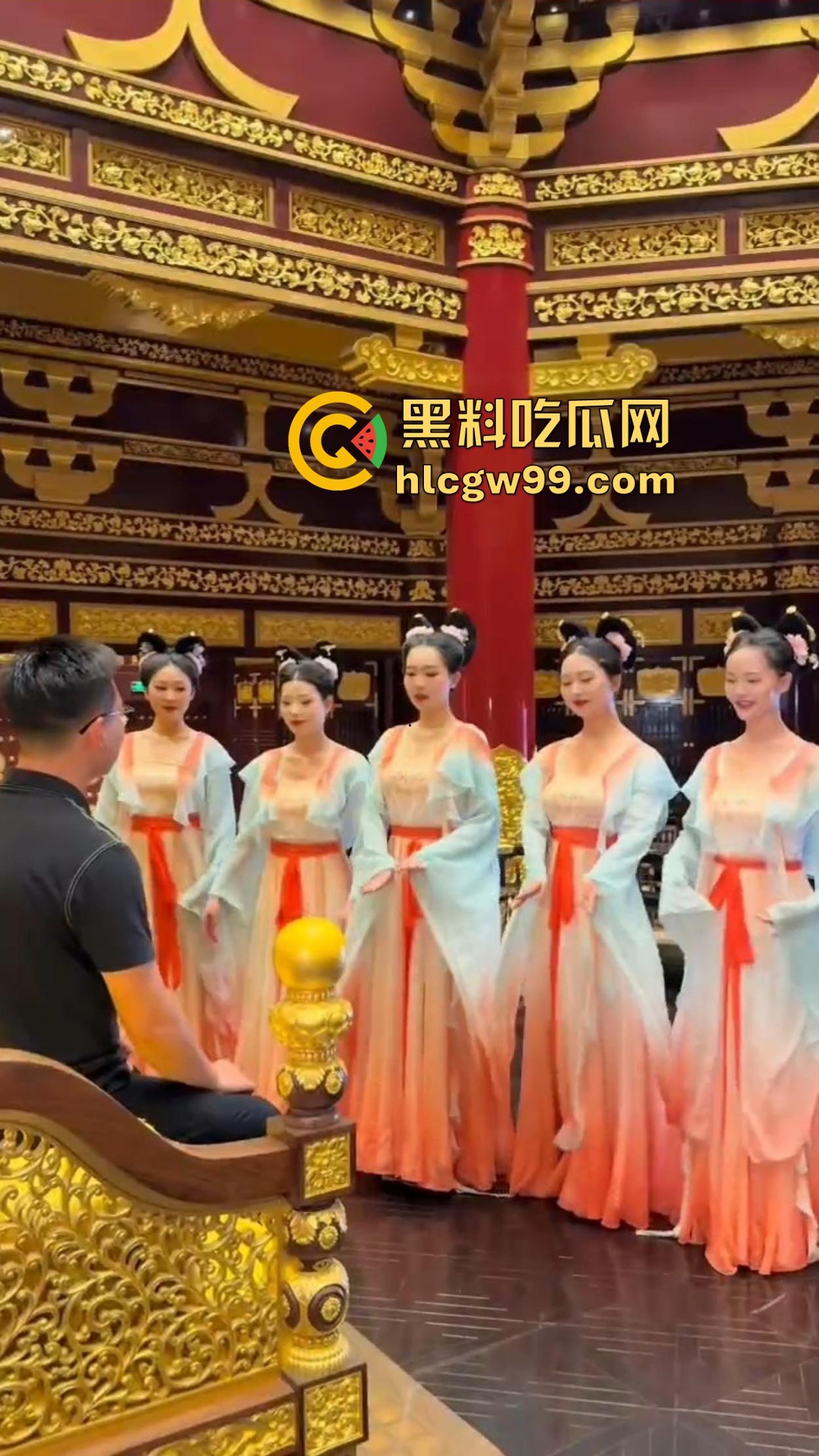 398帝王卡是皇帝梦还是智商税？坐龙椅看妹子跳舞，不如直接大保健，毕竟看得再爽也摸不到！-8