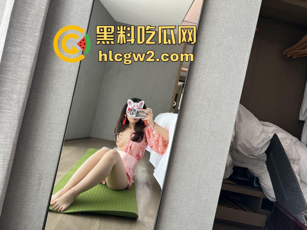 济南大二学生妹【卓梦晗】 极品黑森林身材 乖乖女外表下的骚浪天性性爱自拍福利视频 独家流出！-7