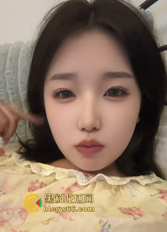 江西南昌交通学院【吴柯彤】与金主爸爸做爱视频泄密 花臂满背精神小妹 牵着狗链跪地舔屌 母狗范儿十足！-4