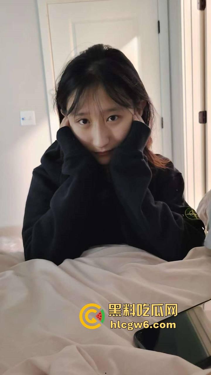 南昌高颜值小姐姐【李梦】和男友的私密自拍流出 对话污到炸裂，性感曲线撩人，卧室里的疯狂玩法让人浮想联翩！-8