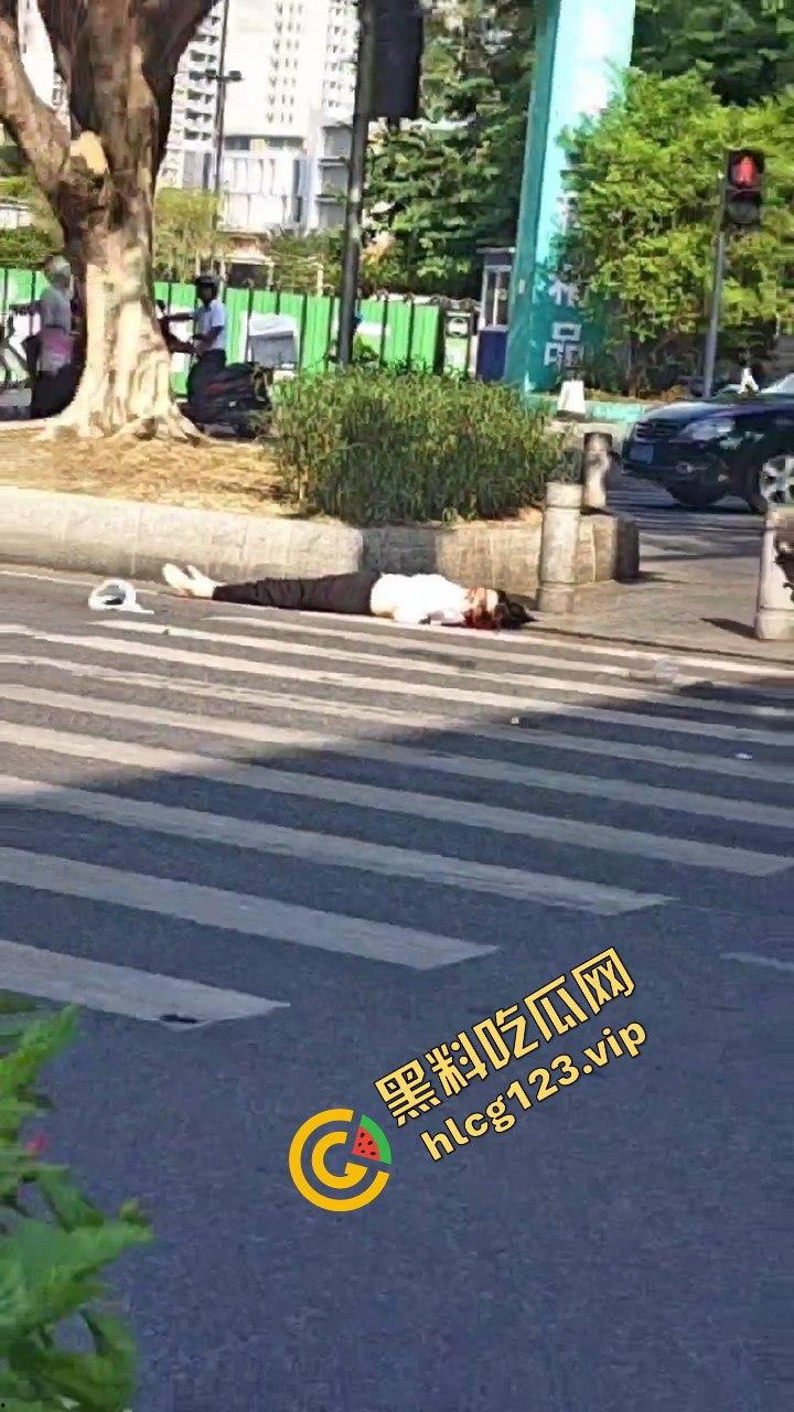 广州海珠区车祸惨烈，外卖小哥血溅当场，车子翻得都认不出来！-7