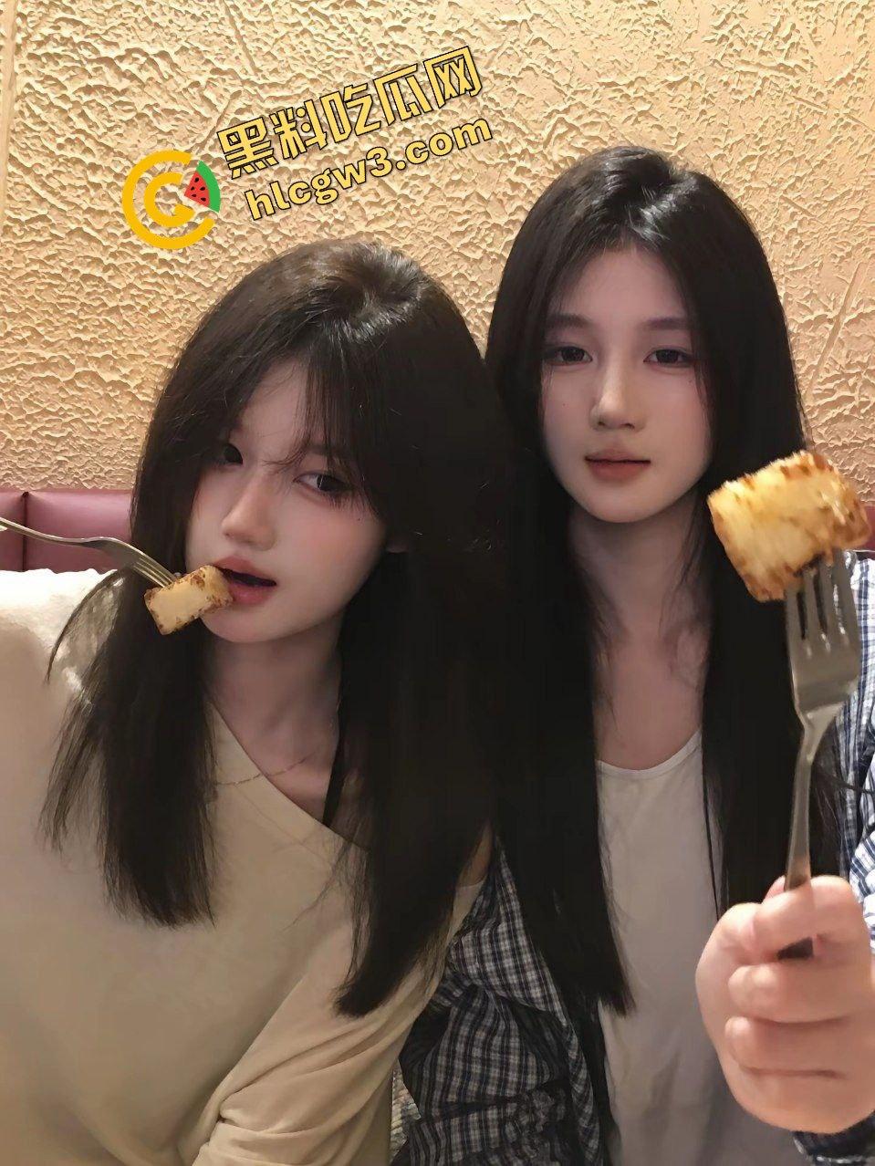 抖音纯欲双胞胎姐妹『是咯于咯』反差姐姐『潘琳』私下与大哥后入打夜炮！独家曝光！-2