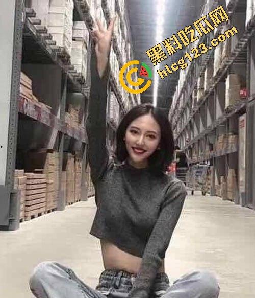 江苏化妆品公司财务员钱思思酒店偷欢！黑丝玉足被物流男同事无套抽插姿势百变！-5