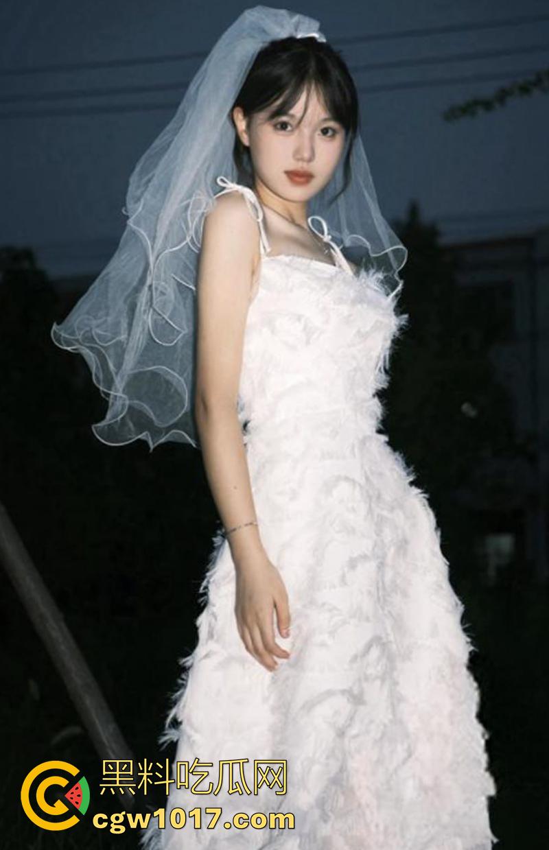 成都中医药大学，反差婊【满雨涵】，颜值超清纯的甜美嫩妹，被调教成母狗，在宿舍自拍露奶，结果视频遭曝光！-5