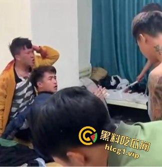 四川凉山纹身精神小伙持酒瓶钢管狠揍同学，血腥场面吓坏网友！-8