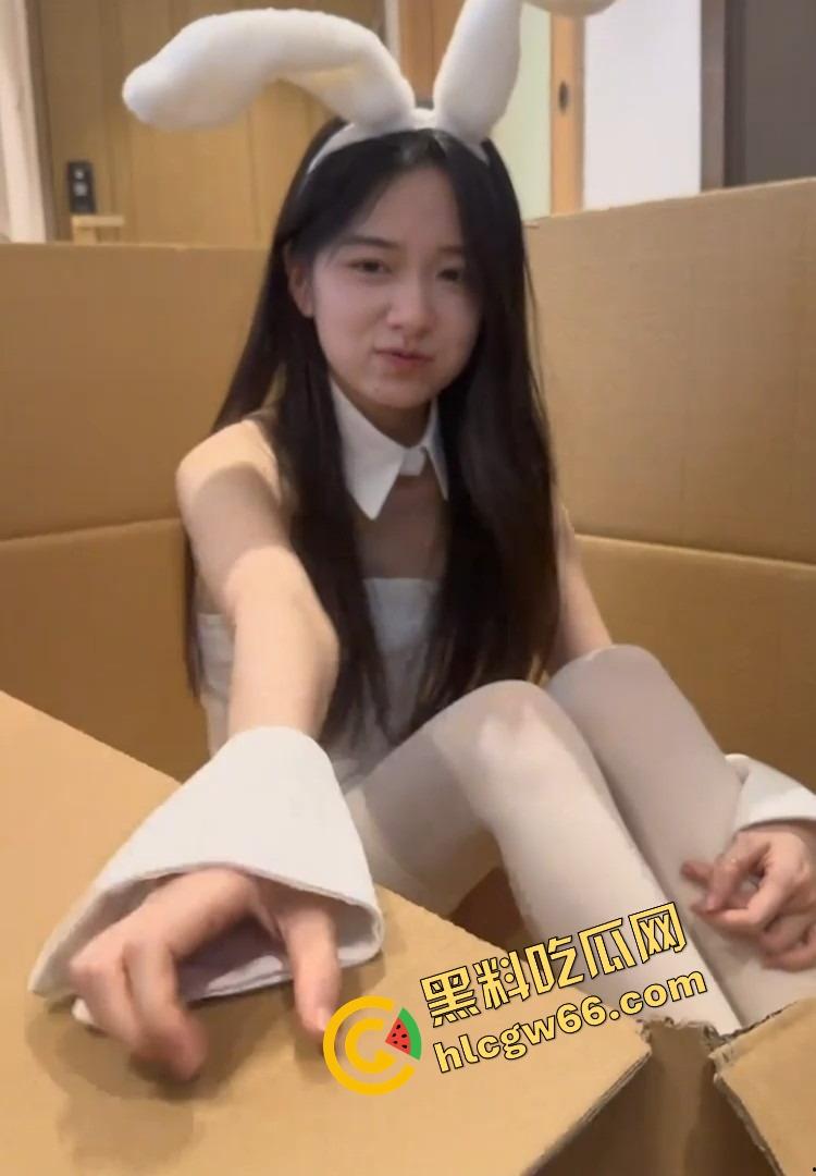 260W女网红【百万个垃圾桶】早期福利照流出大尺度裸照被疯狂翻出,互联网真他妈记得!-2