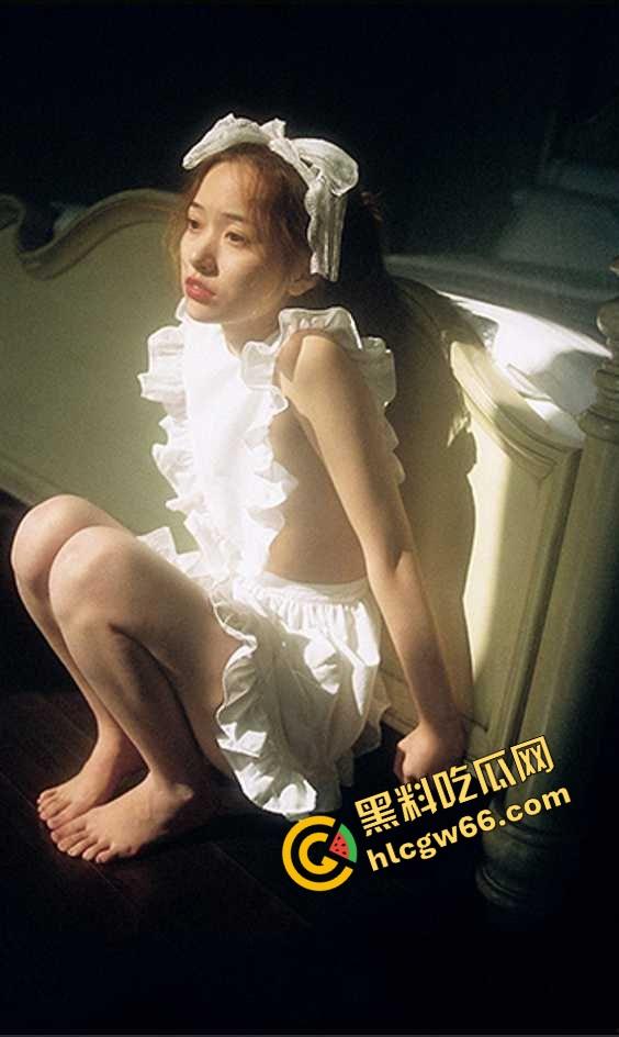 260W女网红【百万个垃圾桶】早期福利照流出大尺度裸照被疯狂翻出,互联网真他妈记得!-7