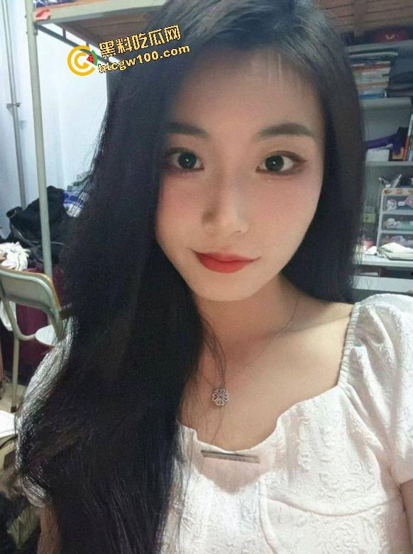 陕西西安反差人妻骚货母狗【何盈盈】酒店开房操逼至胸闷，女上位淫荡骑乘性爱泄密！独家投稿曝光流出！-1