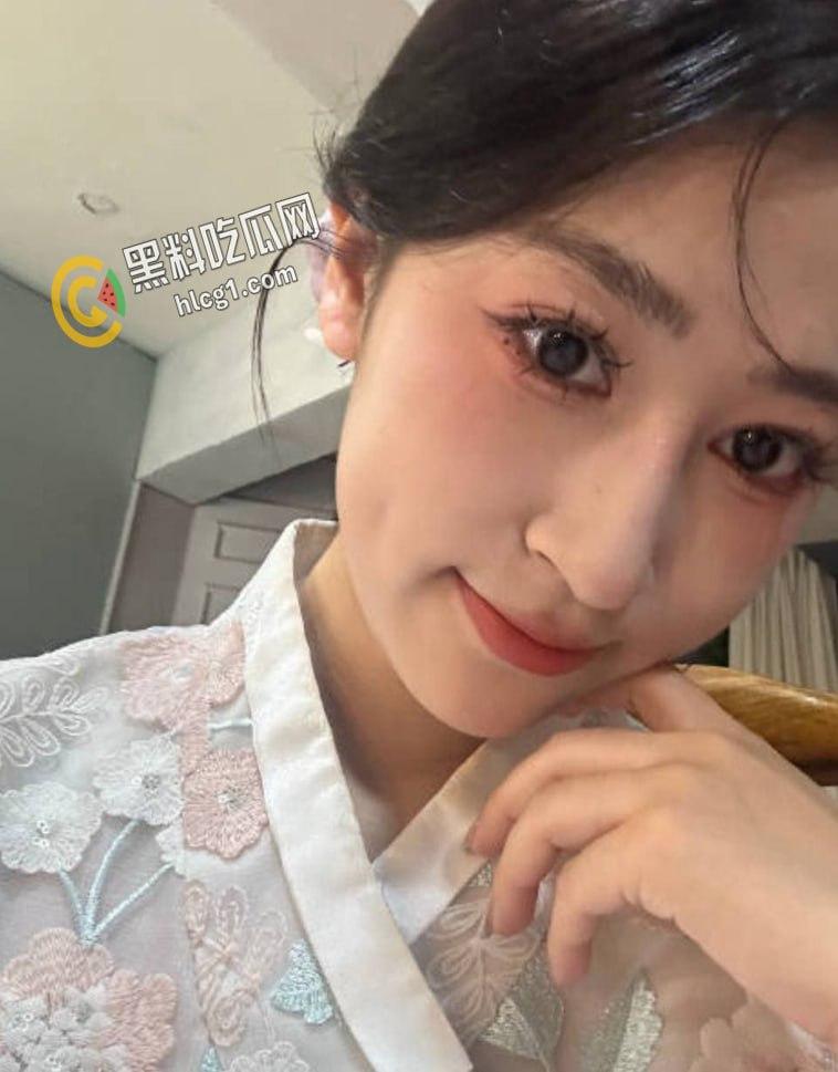 湖北文理学院反差大学生 孟洁 人小癮大的性瘾骚货 人前乖乖女人后骚浪贱的母狗 玩自慰玩具玩的嗷嗷叫-1