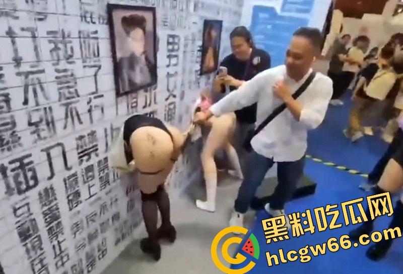 台湾成人博览会2025现场开放SM互动,女优撅臀任抽打当肉便器,屁股写淫字让观众轮番狂抽!-5