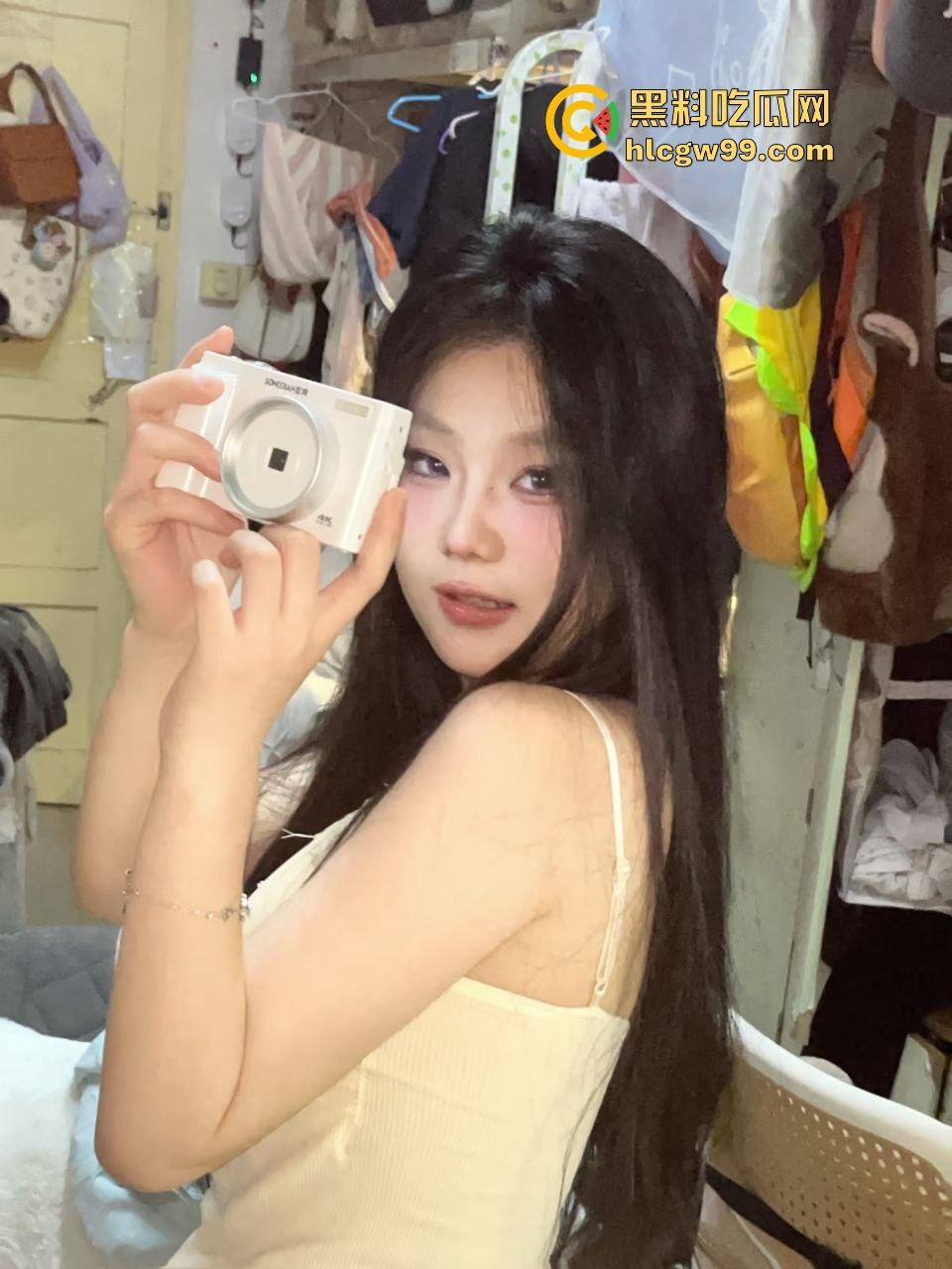 河南大专反差母狗多人肉便器【王佳怡】下课直奔酒店道具拉满，与炮友2位好兄弟玩3P爆操！-4