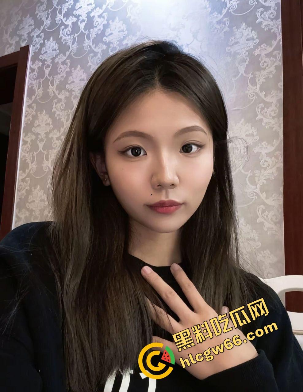 新疆师大舞蹈生『张菀馨』22岁小婊子天天发骚自慰求操 聊天记录爆料逼丑还想玩三通 ！-6