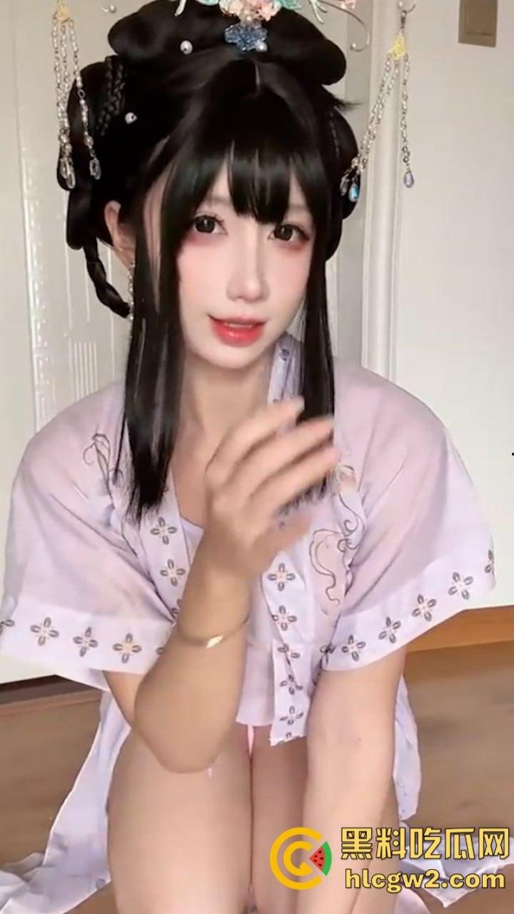 独家爆料！极品福利姬【九曲jean】情趣汊服COS妖妃 高价付费视频流出 盛世美颜下的完美胴体！-9