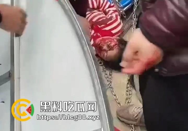 南阳镇平庙会惊现夺命飞椅，游乐设施突然倒塌 一人当场没了 两人重伤 飞椅变升天套餐了？-3