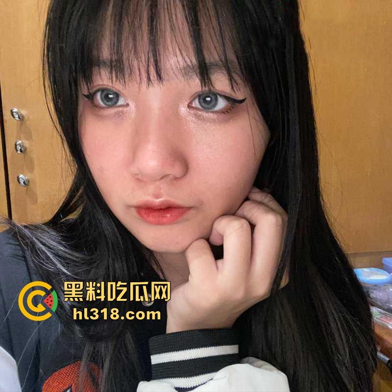 常州工商学院【黄文婧】可爱极品学生化身巨乳白虎小母狗，大胆揉奶自慰，哪知竟惨遭男友外流！-4