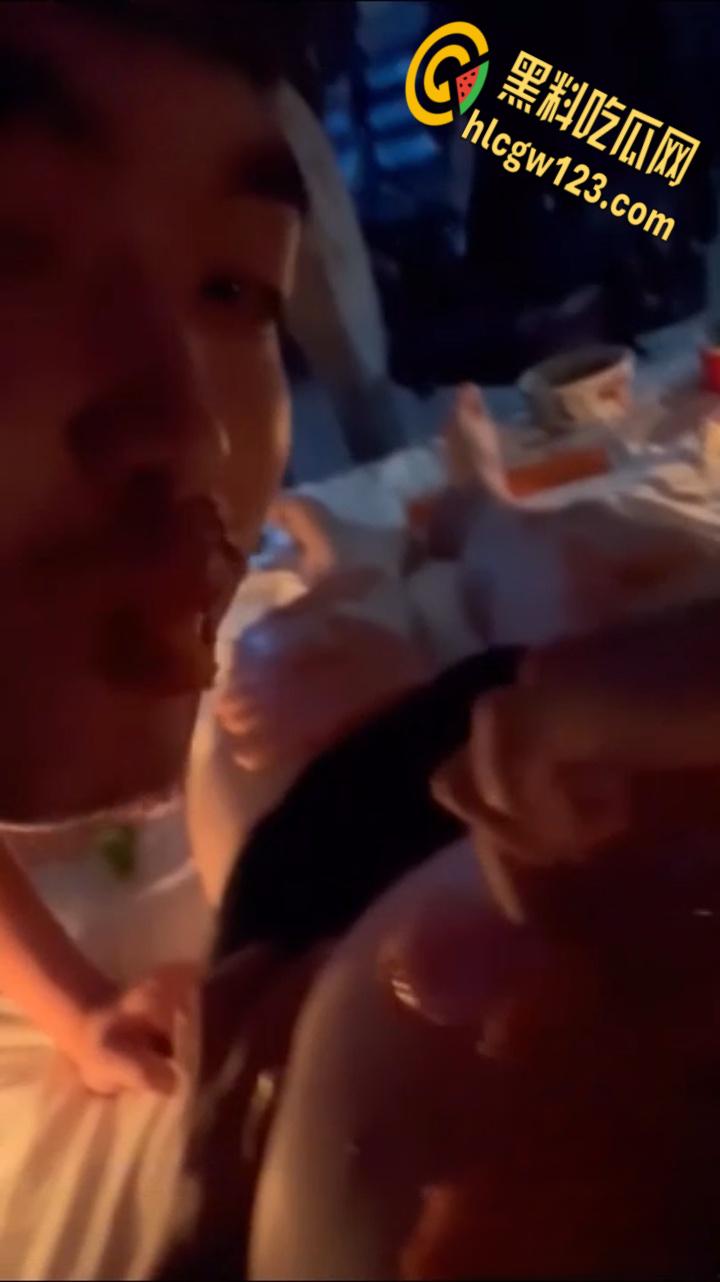 男体盛宴狂欢夜！猛男肌肉碰撞，淫乱炸裂我下巴都惊呆了！-4