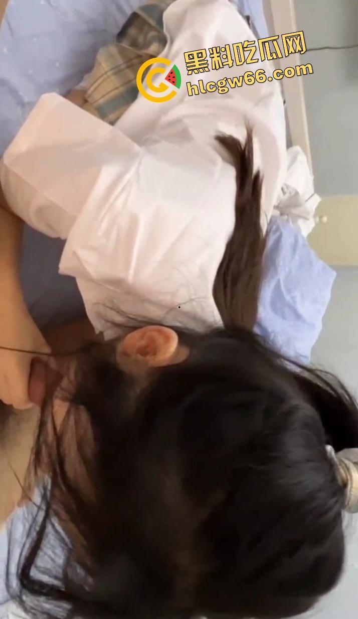 丽江台球厅点了一个月陪玩『幽幽』能打能舔还能骑，换着JK制服让你干，小逼润到像自带奶泡功能！-11