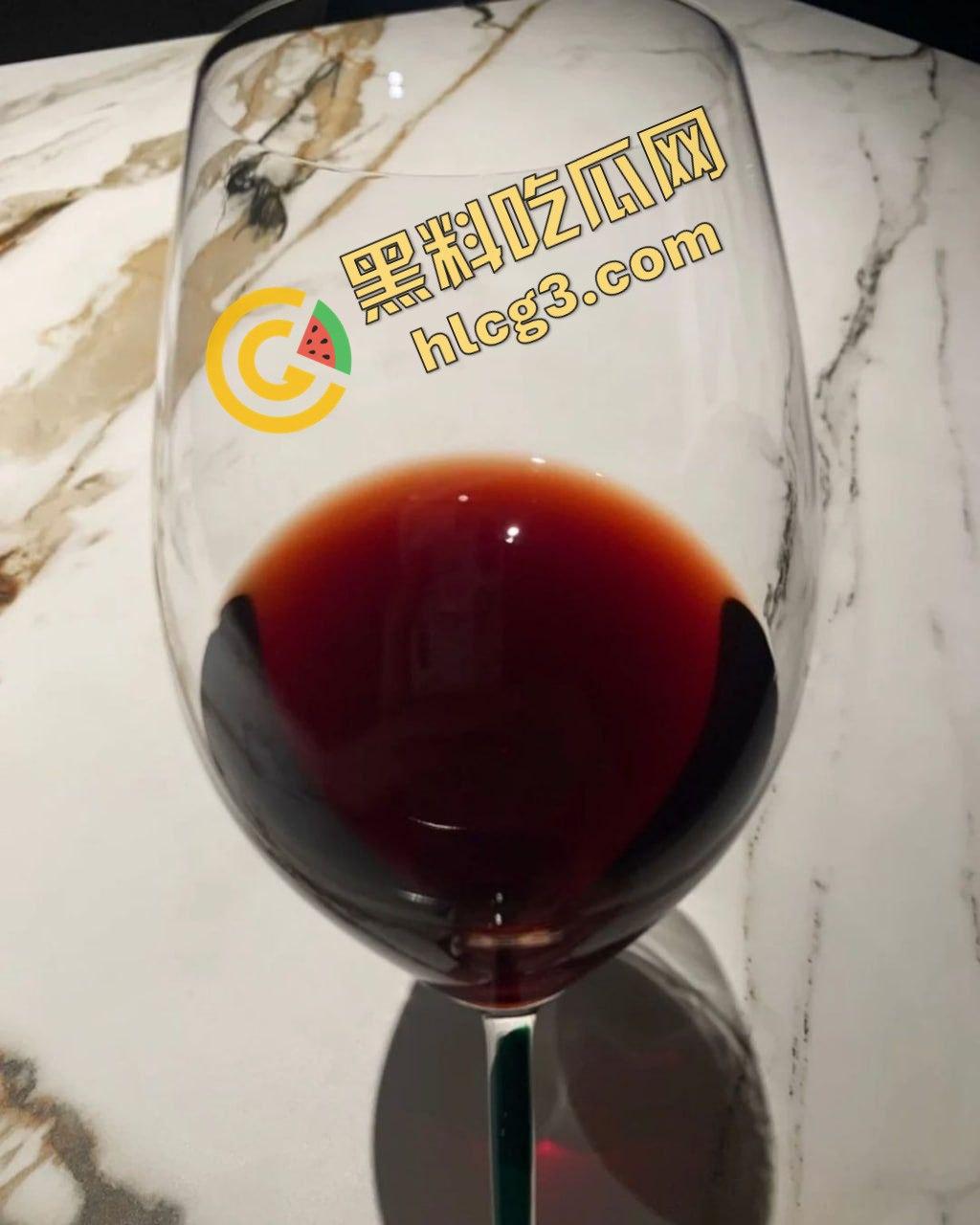 缅北佤邦猛波县 女子为拿金主奖励1万元 挑战喝完1.5L洋酒 狂喝之下导致抢救无效醉死！-4