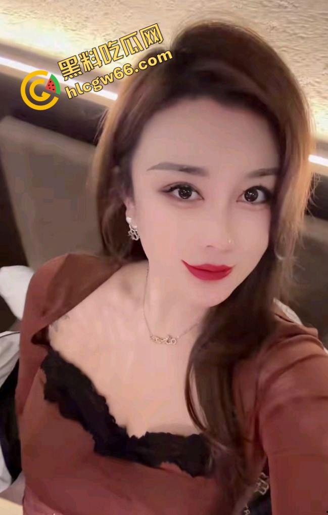 人妻人设崩塌,抖音大奶网红【大诗瑶】被爆操视频流出,露脸喊射我骚穴里,金主干到内射狂喷!-4