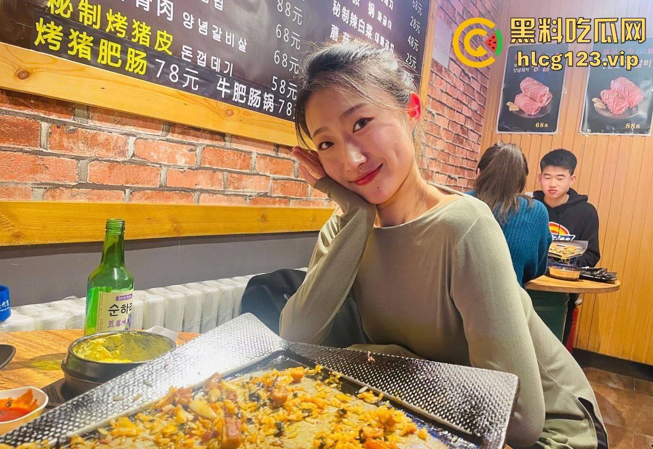 郑州情侣做爱视频意外流出！清纯妹子玩得花样百出，扶镜后入口爆还写字，骚得不要不要的！-2