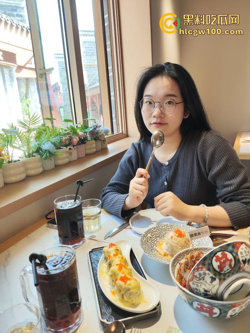 宜春学院法学骚母狗【彭云颢】丰乳肥臀百人斩，天天裸聊钓男大，玩转采阳补阴，骚穴永远不饱！-1