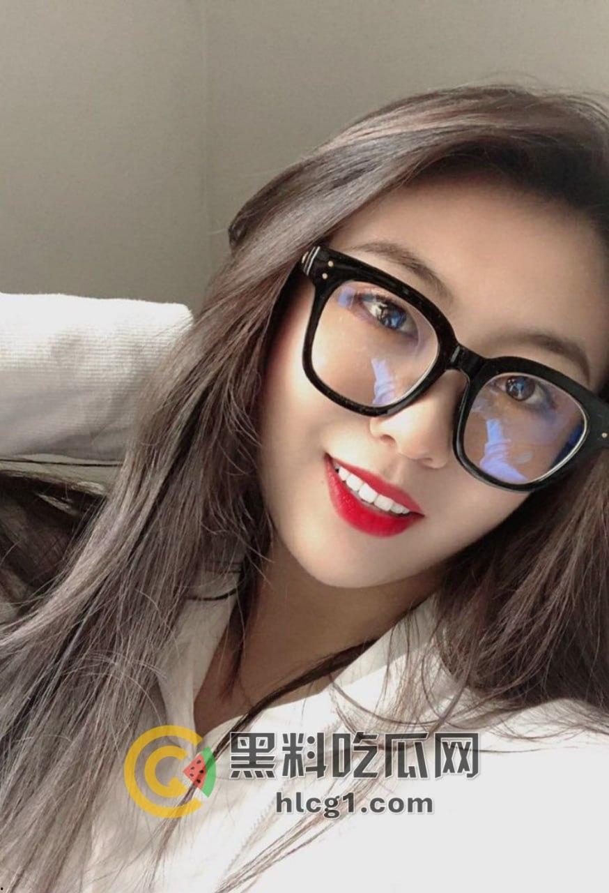 山航机长「何娜娜」原地干拔起飞，只为赶回去吃男友鸡巴，躺卧口爆视频被曝出！-13