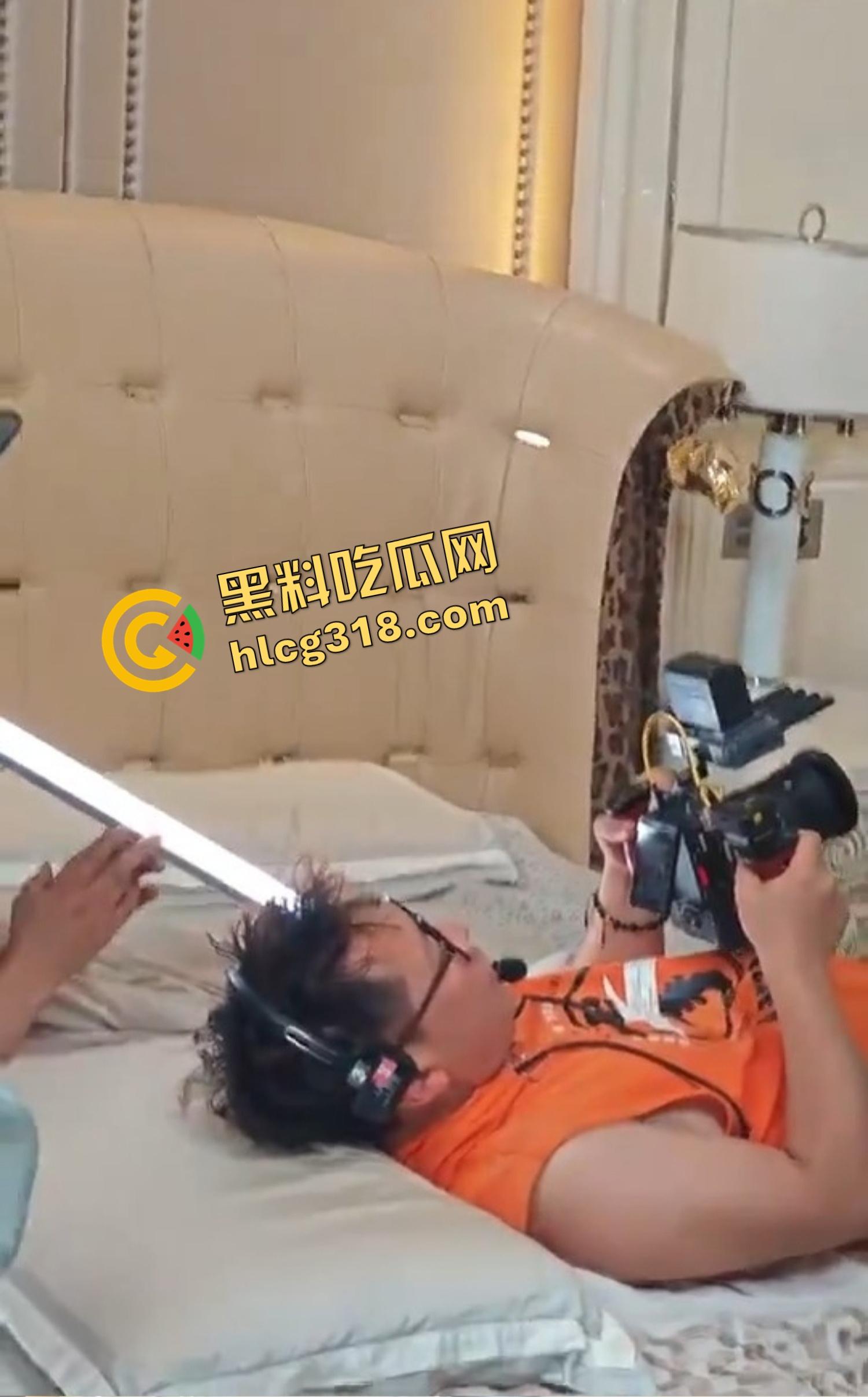 现在当女演员都不算惨，最惨的其实是拍床戏的摄影师，天天近距离看人操，自己一滴都不能射！-6