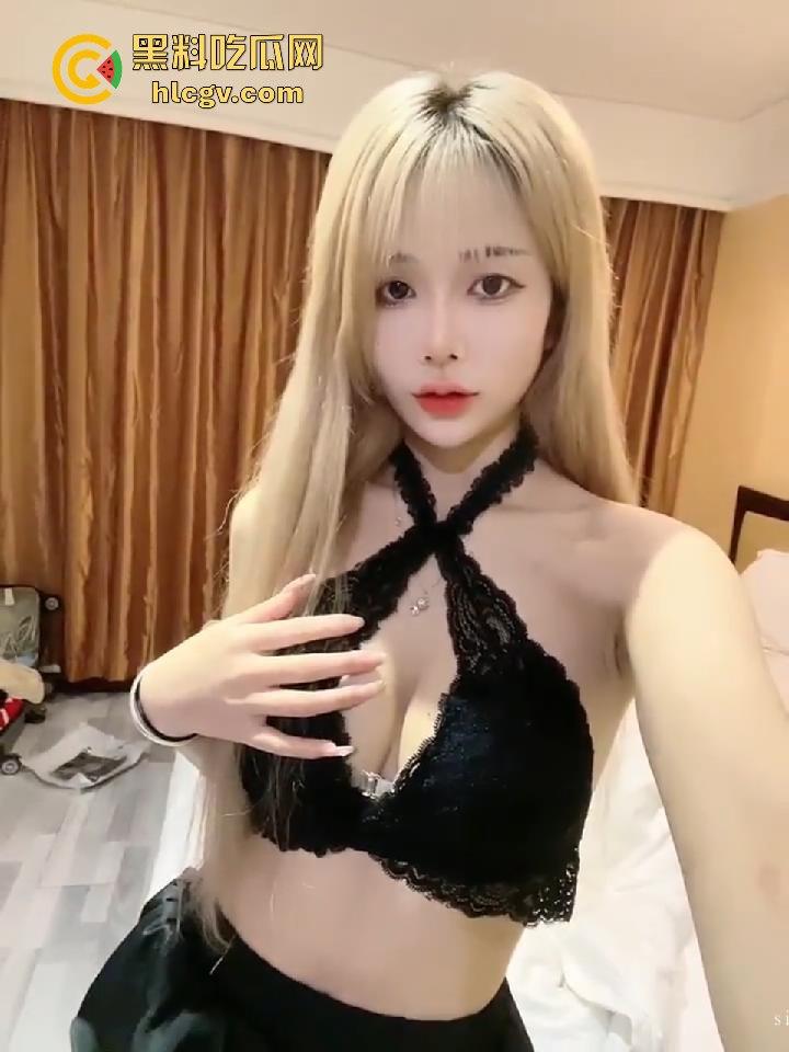 南宁精神小妹【崽崽】露脸私密照流出！性爱啪啪调教全曝光，美颜一掉吓得人魂都飞了！-1