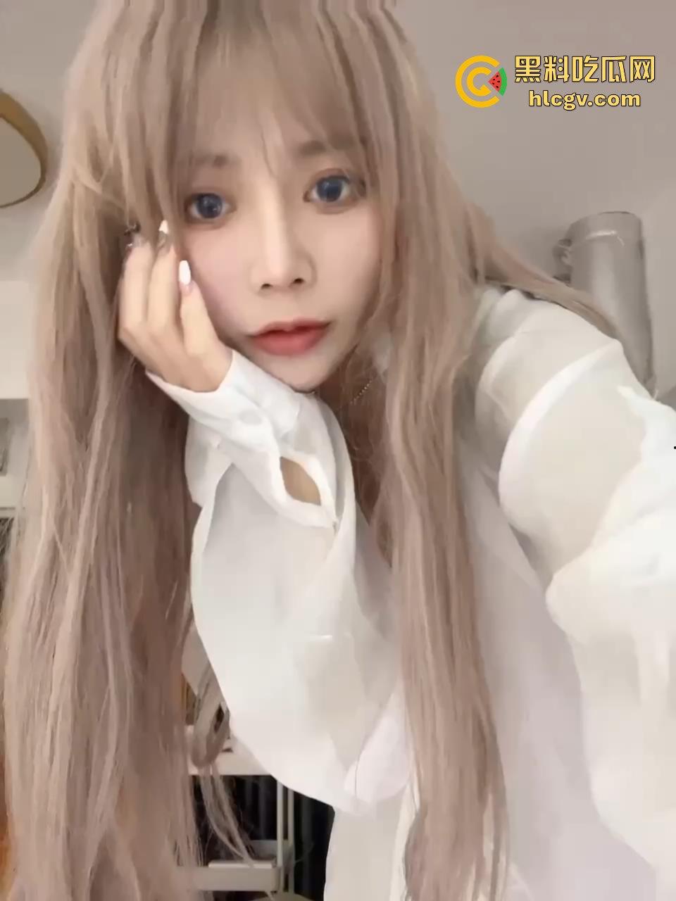 南宁精神小妹【崽崽】露脸私密照流出！性爱啪啪调教全曝光，美颜一掉吓得人魂都飞了！-2