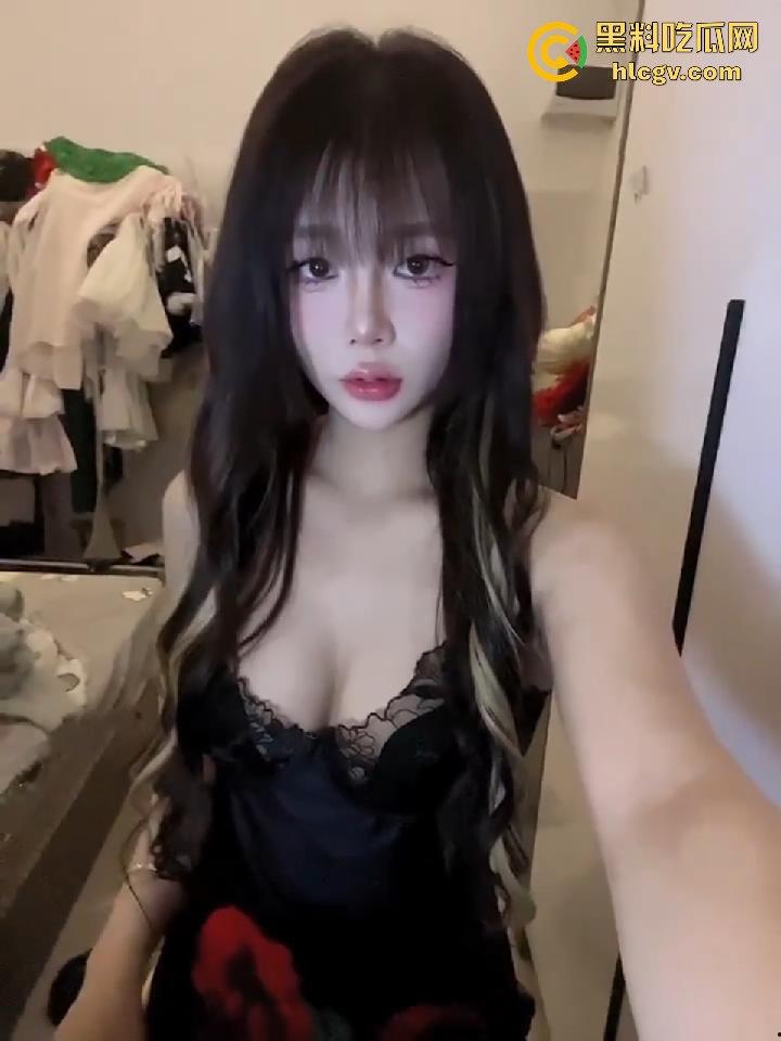 南宁精神小妹【崽崽】露脸私密照流出！性爱啪啪调教全曝光，美颜一掉吓得人魂都飞了！-6