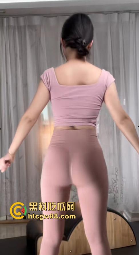 抖音御姐私教【小巧玲珑】688定制开撩，瑜伽嫩妹身段勾魂，汗水淫水流成河健身变操逼！-8