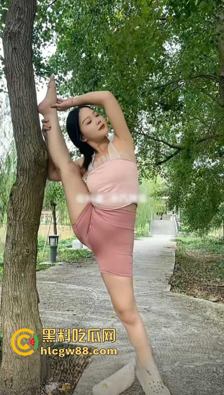 抖音御姐私教【小巧玲珑】688定制开撩，瑜伽嫩妹身段勾魂，汗水淫水流成河健身变操逼！-9