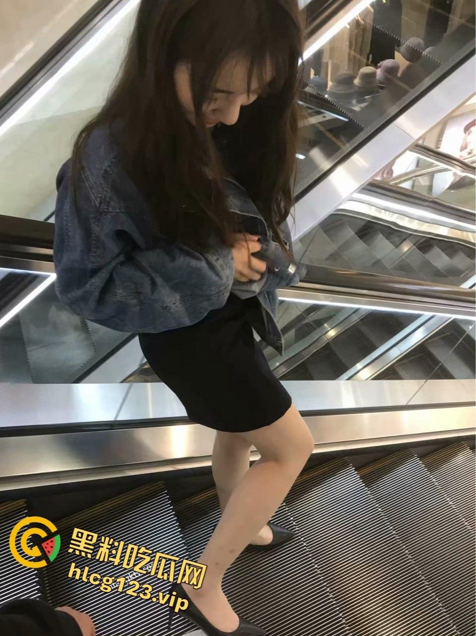 公车私用！江苏大学校花林雅成金主的私人母狗！丝袜套头调教，白嫩玉足让人忍不住想舔！-2