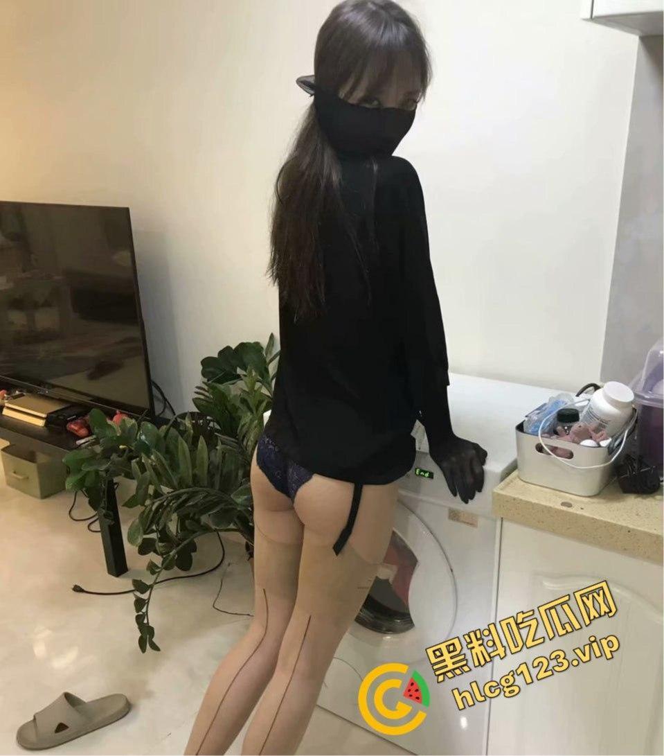 公车私用！江苏大学校花林雅成金主的私人母狗！丝袜套头调教，白嫩玉足让人忍不住想舔！-11