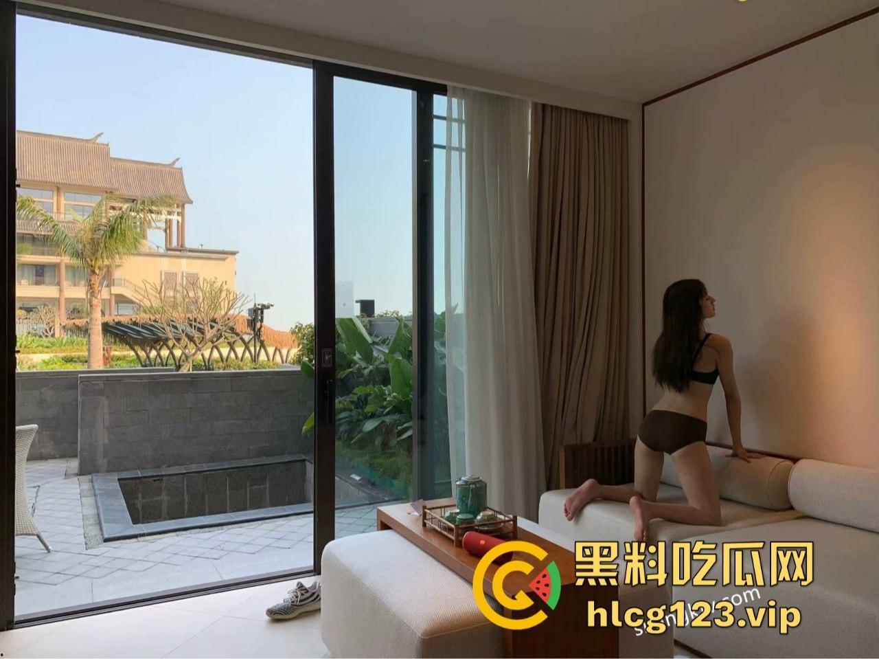 公车私用！江苏大学校花林雅成金主的私人母狗！丝袜套头调教，白嫩玉足让人忍不住想舔！-16