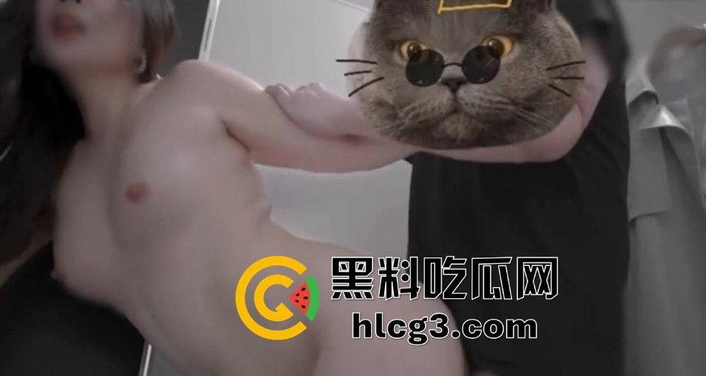 【直播曝光】一线天极品福利姬挑战极限，男厕所内被榜一大哥操翻，堪称直播界终极任务！-6