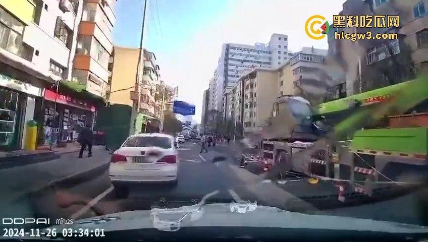 甘肃兰州城关区男子驾车撞伤行人后逃逸 接着又撞伤三人，疯狂逃亡路上再造惨剧！-8