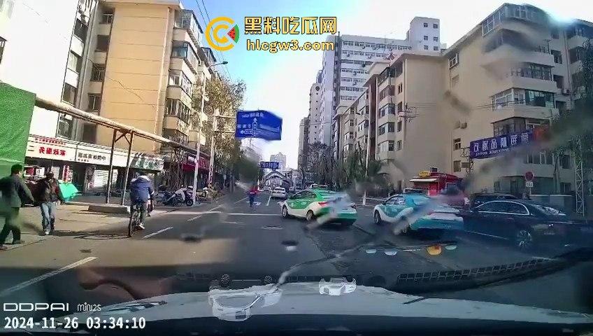 甘肃兰州城关区男子驾车撞伤行人后逃逸 接着又撞伤三人，疯狂逃亡路上再造惨剧！-9