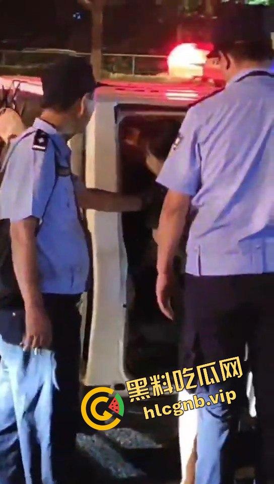 江苏昆山上演家庭伦理剧！弟弟喝酒出车祸，姐姐到场当街教育弟弟！-4