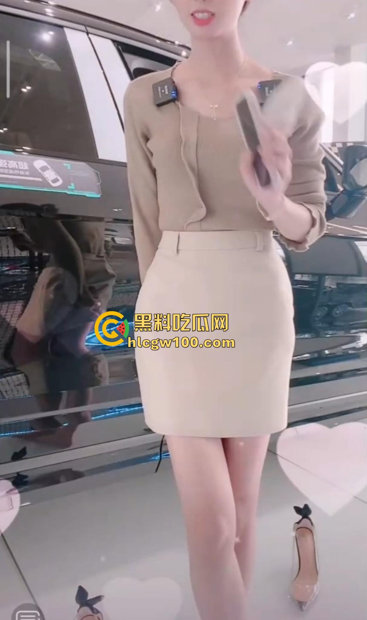 抖音美女销售『不偷腥的猫』塞跳蛋卖车，榜一大哥远程遥控，车漆反光暴露娇喘全程，这销冠玩法太绝了！-11