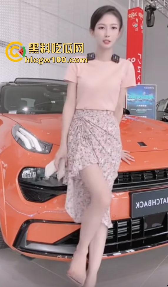 抖音美女销售『不偷腥的猫』塞跳蛋卖车，榜一大哥远程遥控，车漆反光暴露娇喘全程，这销冠玩法太绝了！-15