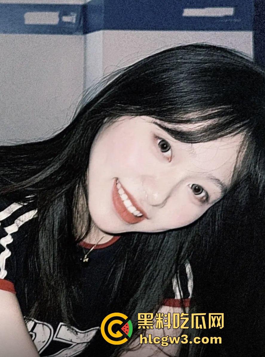 清华美院美女疑似下海,推特大尺度视频曝光,露出诱惑动作堪比专业网黄,学霸就是厉害!-9