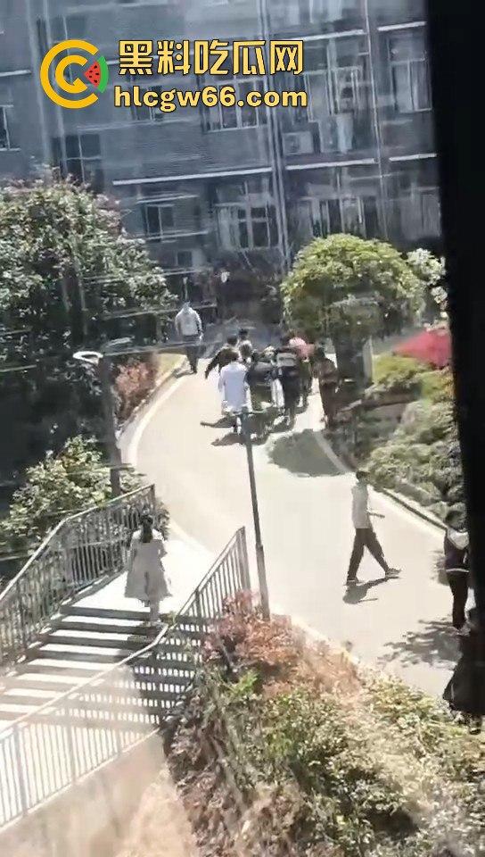 重庆璧山某职高玩4王1后大混战 在训练室上演遭老师逮捕 年轻人就喜欢玩些刺激的！-3