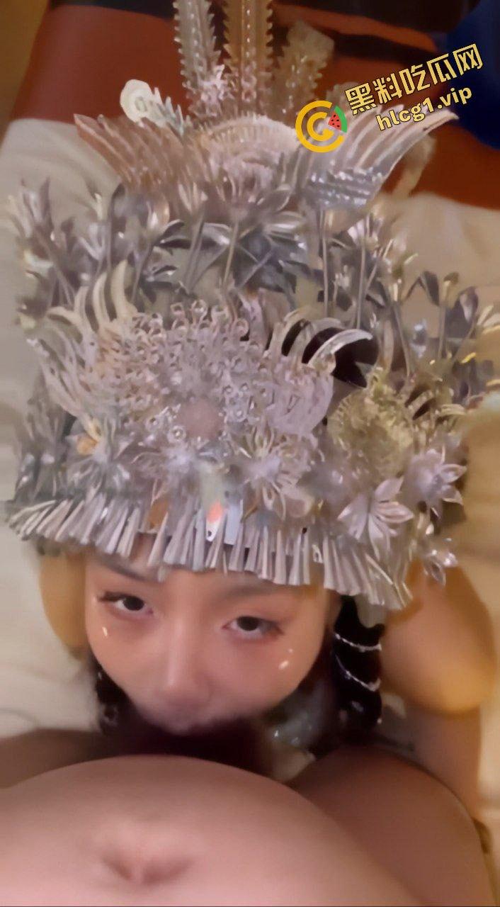 爆火泄密流出！云南苗族清纯美少女 口交深喉口爆 头饰摇曳沙响 极致诱惑！-8