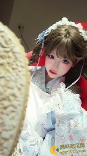 快手三角洲女主播【番茄酱耶】，榜一大哥打赏一个火箭，椅子翻转双脚乱蹬，当场失控骚逼喷汁，直播整活流量密码 ！-4