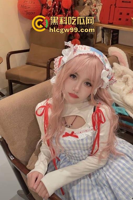 抖音反差骚母狗网红主播【胖狗崽】付费内容曝光，露脸真空骚舞极品，身材一览无遗，诱惑满满！-2