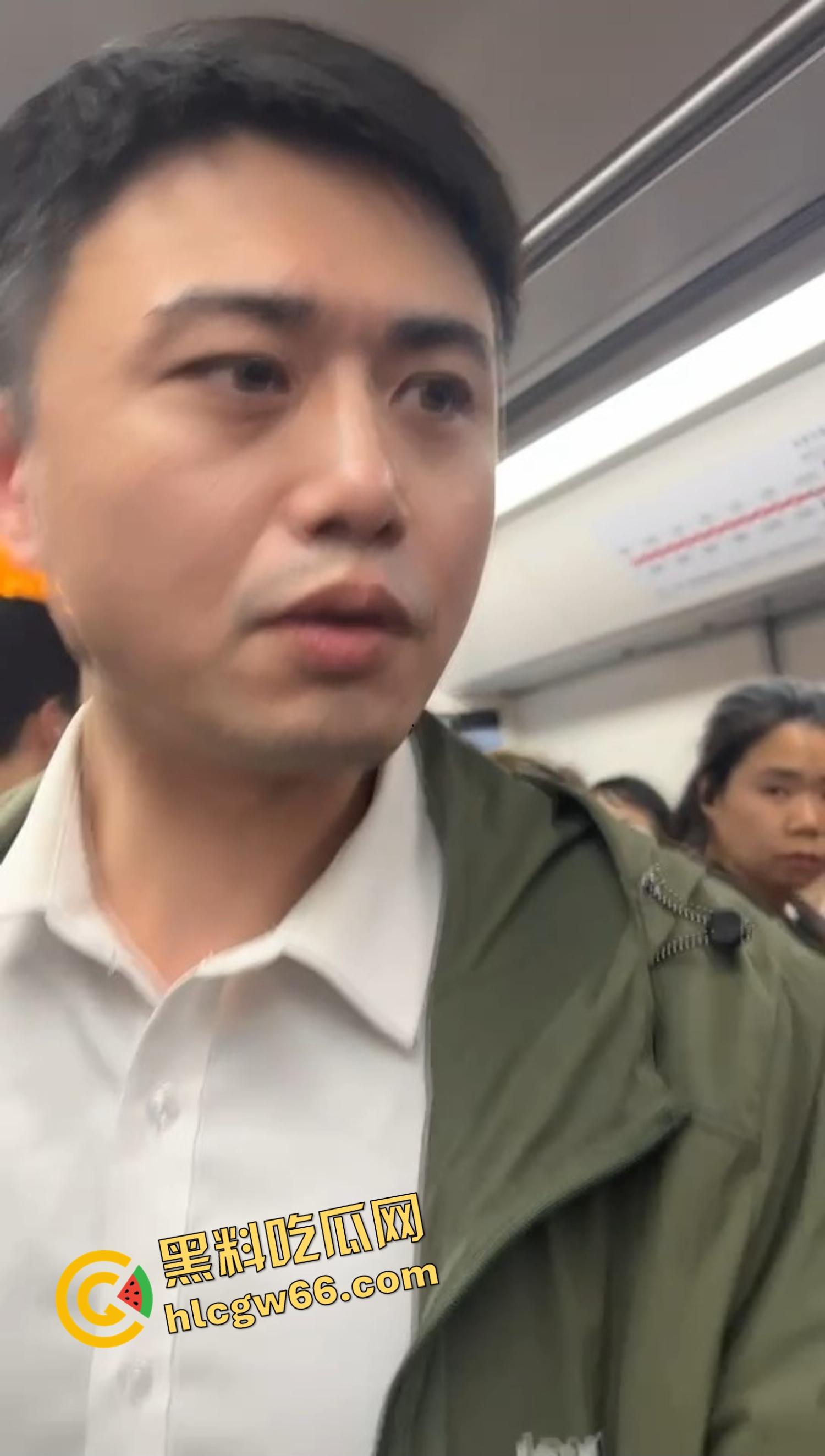 北京地铁飞机哥裤链一拉当场开演，结果精液飙偏射人屁股，妹子一边哭一边喊变态！-7