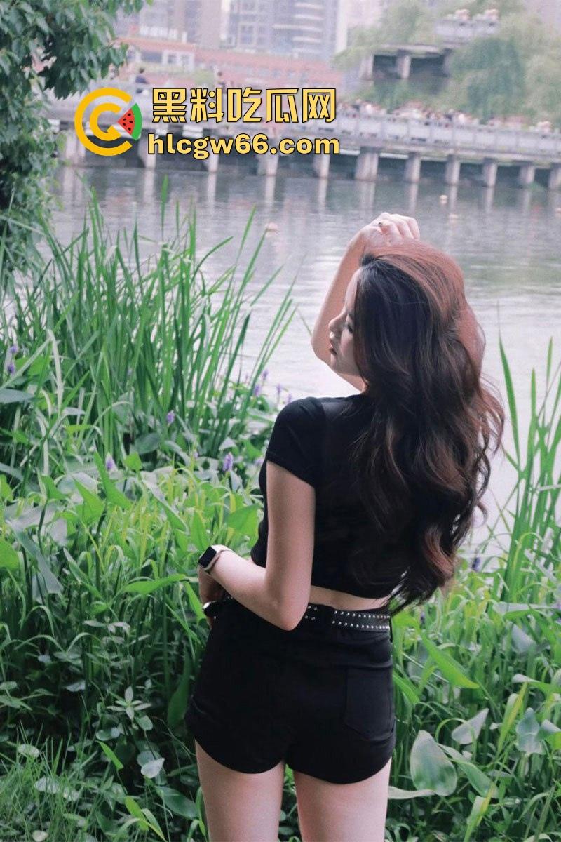 银行极品反差母狗【金雨婷】外表清纯得像朵花，谁能想到一顿饭就被炮友勾走，彻底放飞自我！-4