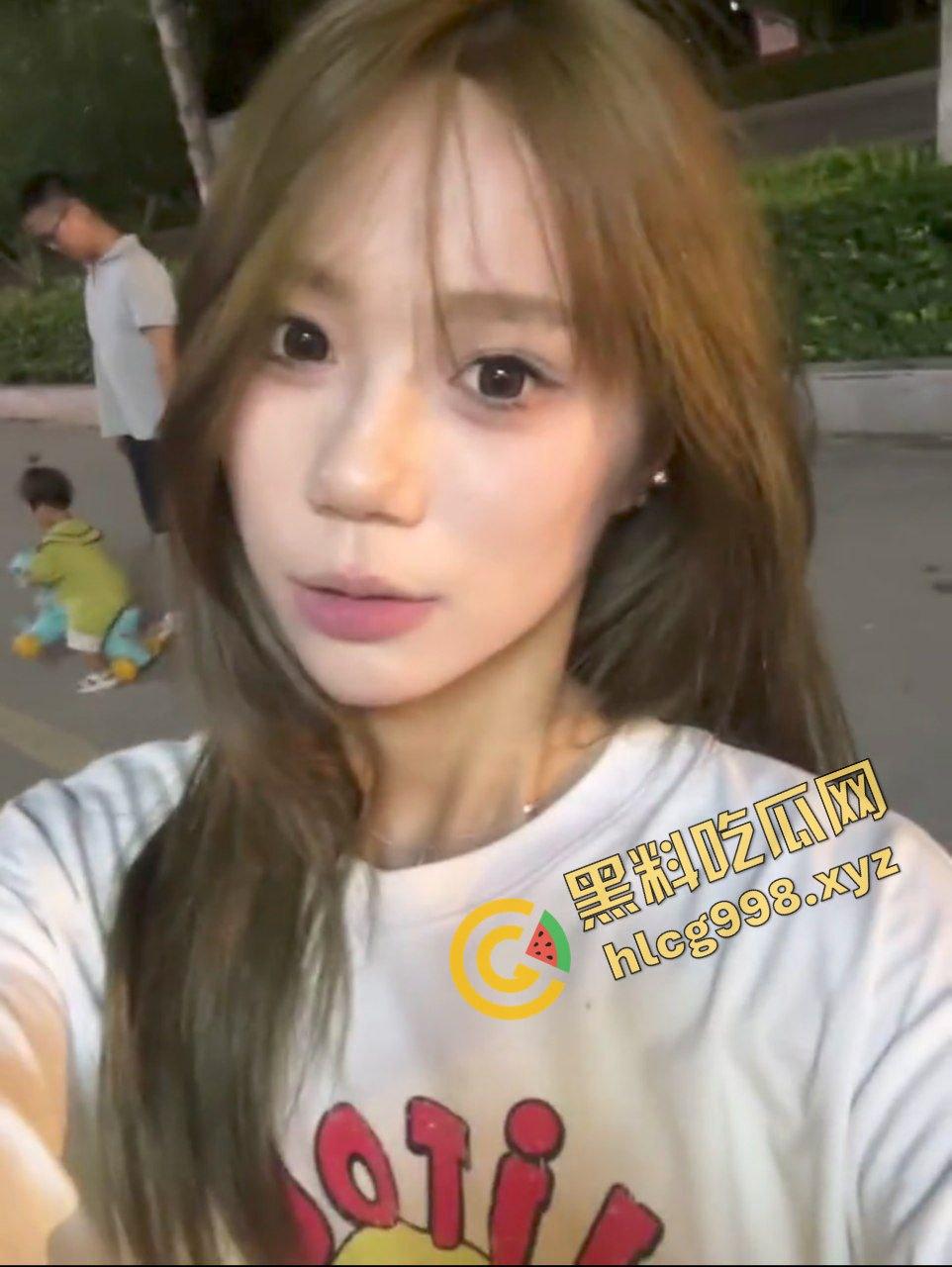 抖音情感博主14万粉女网红『妳可』与男友激情舌吻 对镜后入 全网独家流出！-2