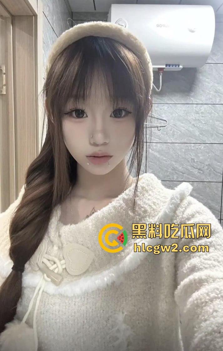 抖音精神小妹【小小姜】翻车！两万粉丝的她竟是隐藏福利姬，高价私密内容被曝光！-4